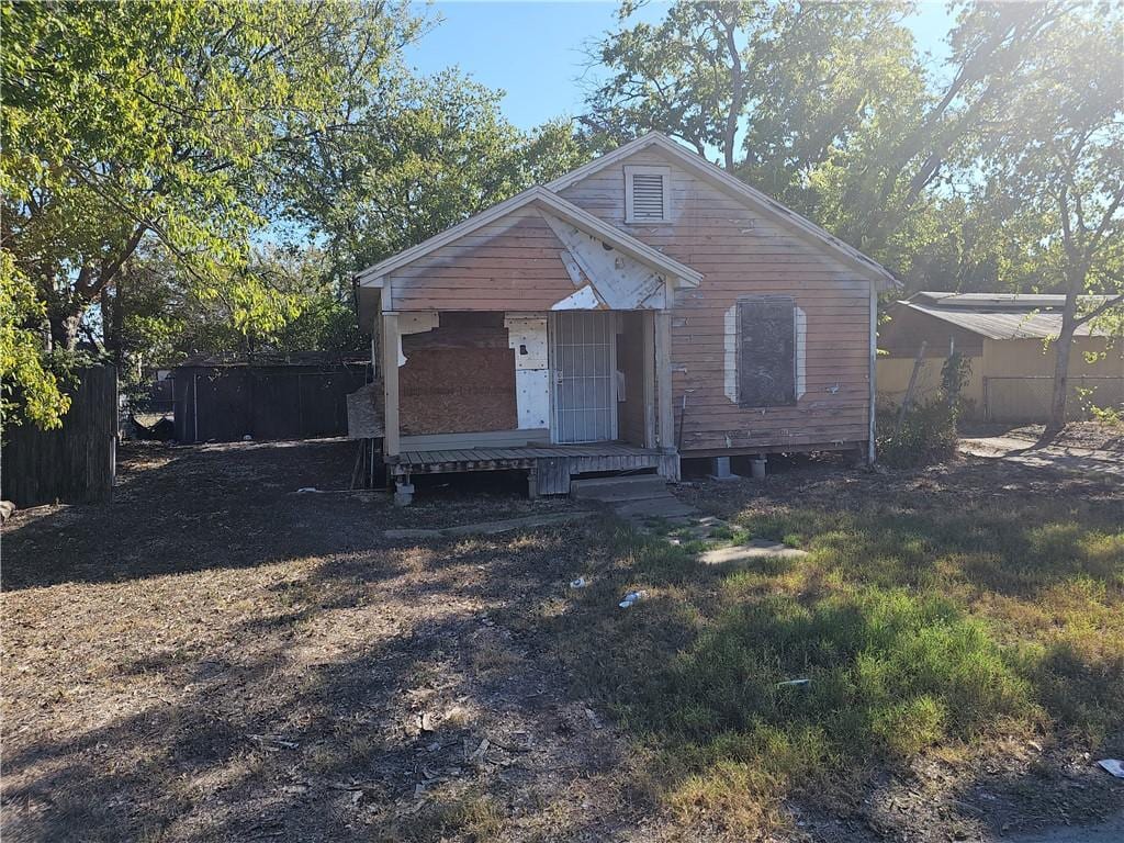 view of front of home