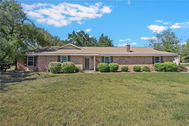 ranch-style home featuring a front lawn