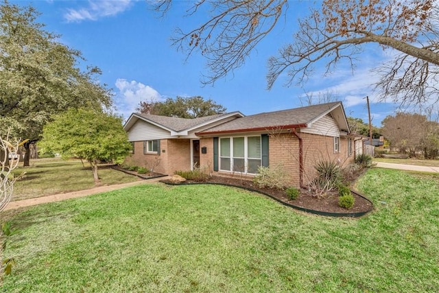 ranch-style house featuring a front yard