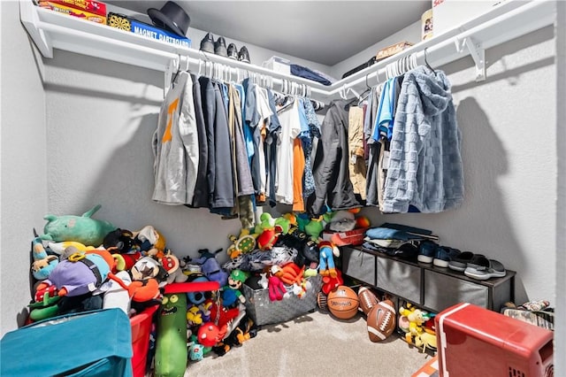 walk in closet with carpet flooring