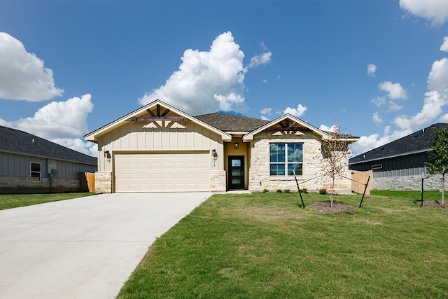 view of front of home featuring a front yard and a garage