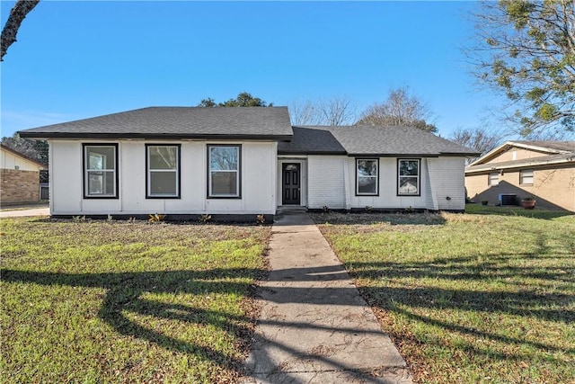 ranch-style house featuring a front yard