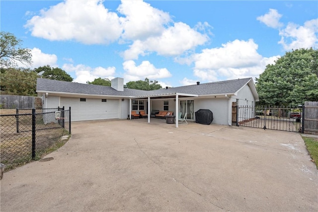 view of front facade with a garage