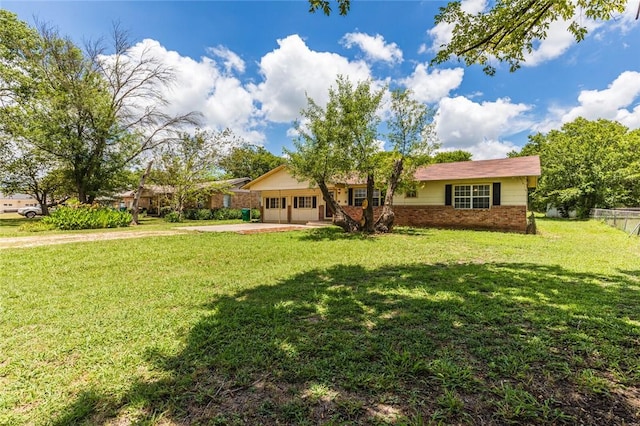 single story home featuring a front yard