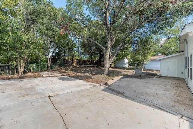 view of yard featuring a patio area