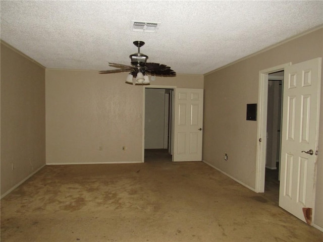 carpeted empty room featuring ceiling fan and a textured ceiling