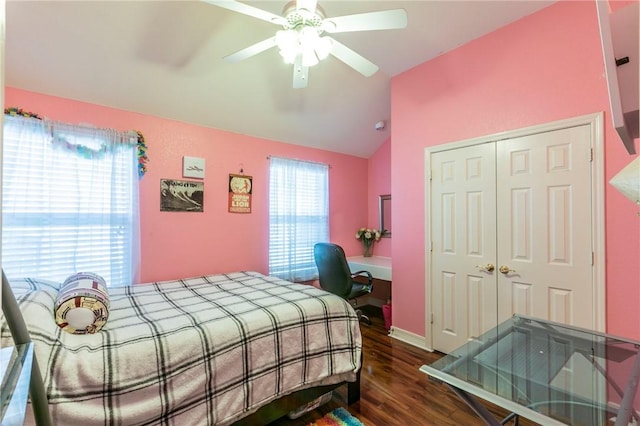 bedroom with dark hardwood / wood-style floors, ceiling fan, lofted ceiling, and a closet