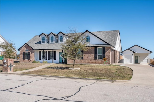 view of front of home with a front lawn