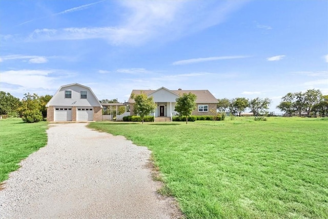 view of front of home featuring a front yard