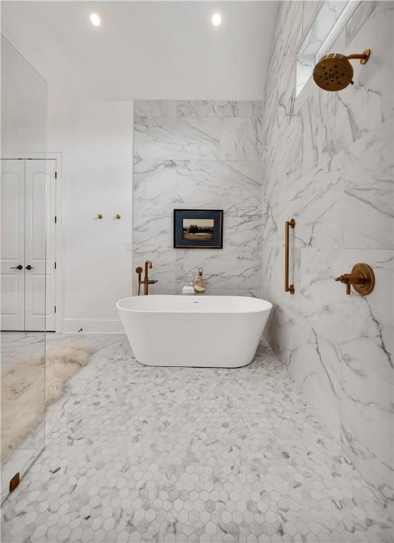 bathroom featuring a bathing tub