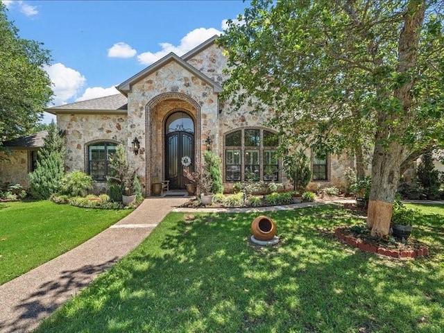 view of front facade with a front yard