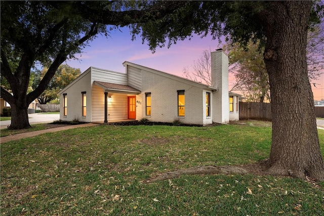 view of front of home featuring a yard