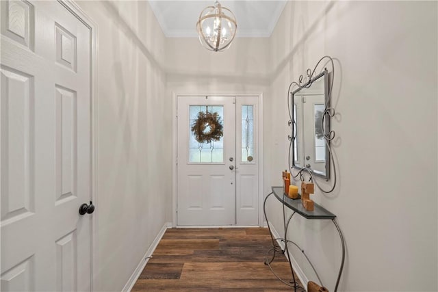 entryway featuring a notable chandelier, dark hardwood / wood-style floors, and crown molding