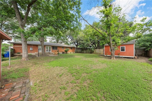 view of yard featuring a storage shed