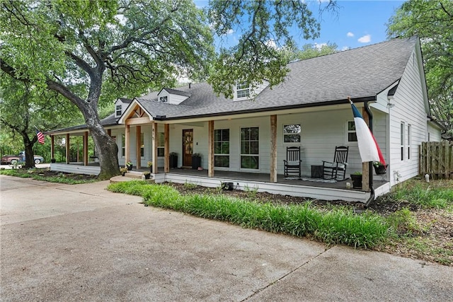 view of front facade with covered porch