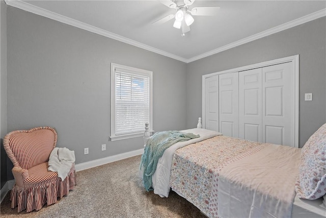 bedroom featuring ceiling fan, a closet, carpet, and ornamental molding