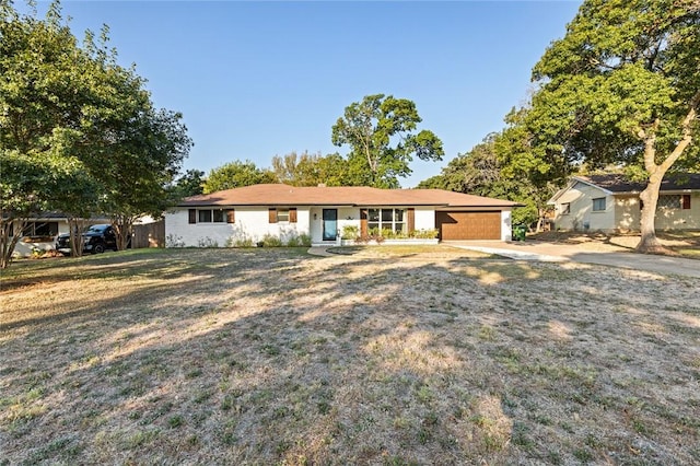 single story home featuring a garage