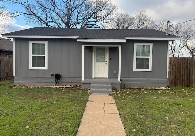 view of front of property with a front yard