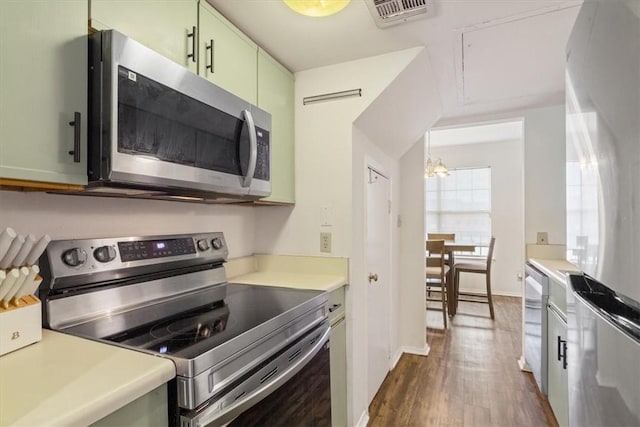 kitchen featuring an inviting chandelier, green cabinetry, stainless steel appliances, and dark hardwood / wood-style floors