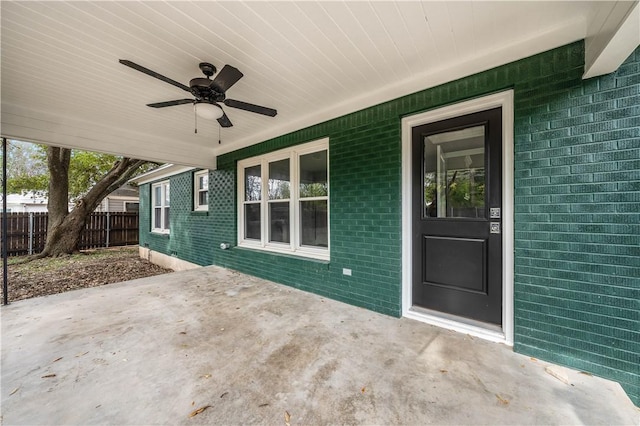 property entrance with ceiling fan