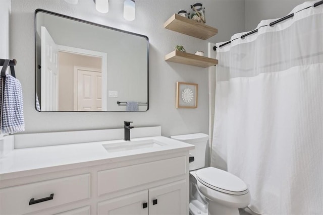 bathroom featuring a shower with shower curtain, vanity, and toilet