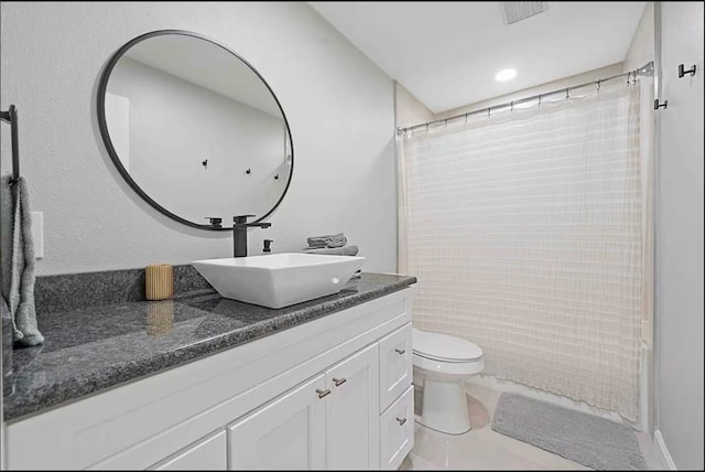 full bathroom with toilet, curtained shower, and vanity