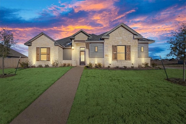 view of front of home featuring a lawn