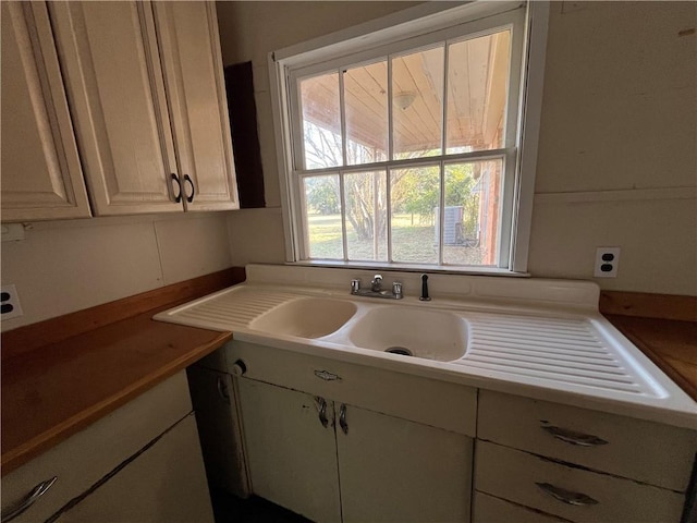 kitchen featuring sink