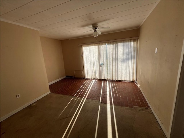 empty room featuring ceiling fan and ornamental molding