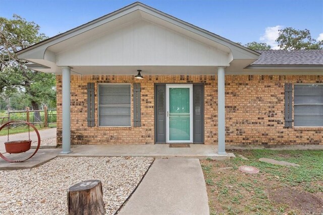 entrance to property featuring covered porch