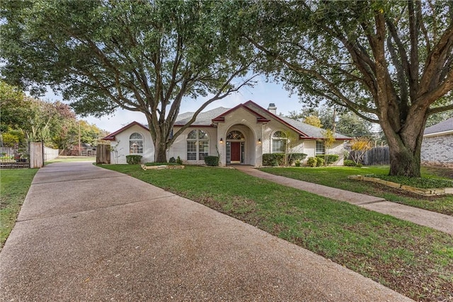 view of front facade with a front lawn