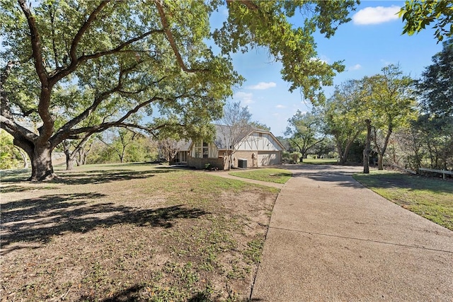 view of front of home featuring a front lawn