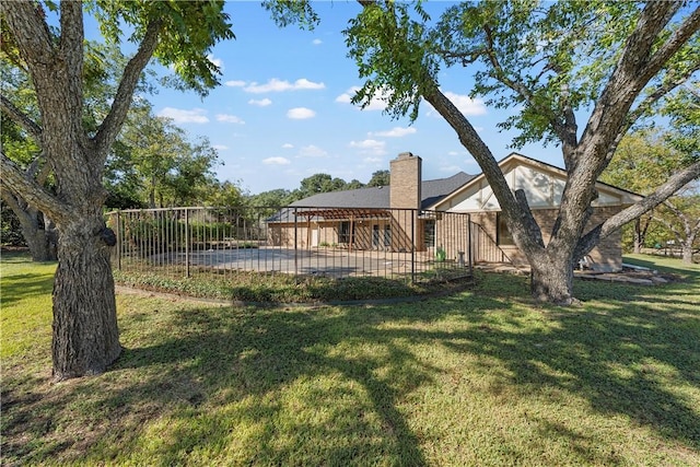 view of yard featuring a patio