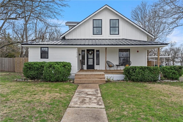 view of front of home featuring covered porch and a front lawn