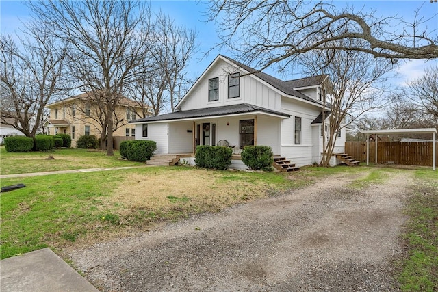 view of front of house featuring covered porch and a front yard