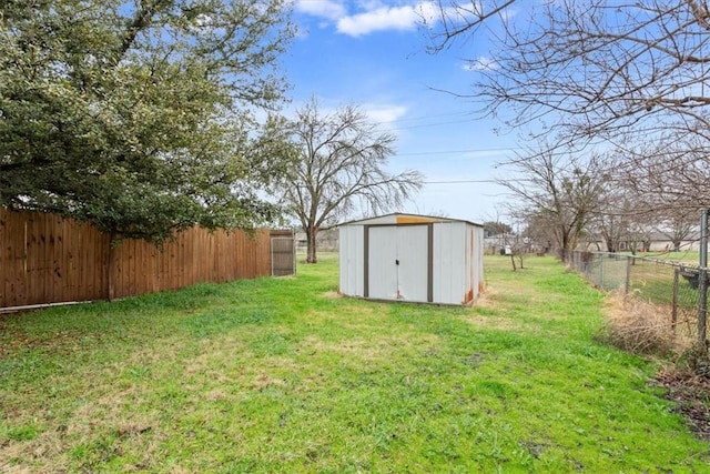 view of yard with a shed