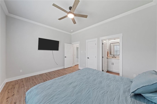 bedroom with sink, crown molding, ensuite bath, light hardwood / wood-style flooring, and ceiling fan