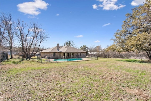 view of yard with a fenced in pool