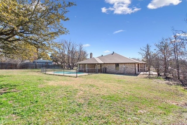 view of yard with a fenced in pool