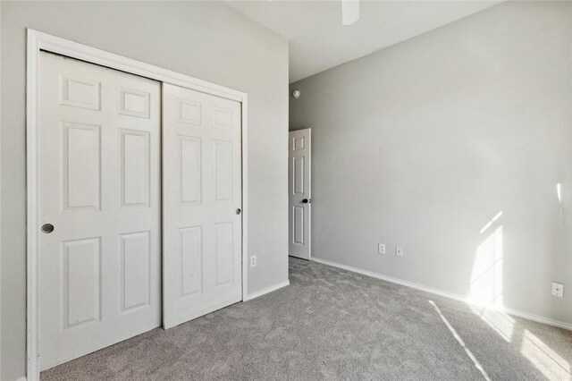 unfurnished room featuring light carpet, a wealth of natural light, and ceiling fan