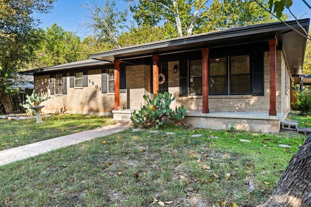 view of front of home featuring covered porch and a front lawn