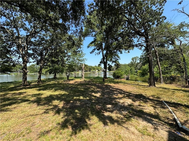 view of yard featuring a water view