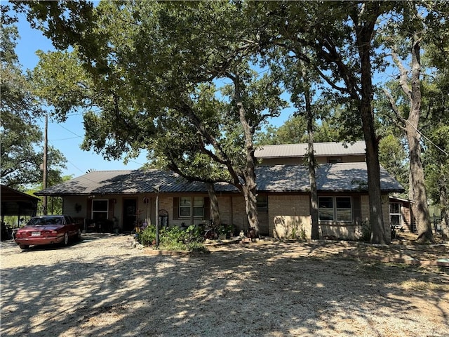 view of front facade featuring a carport