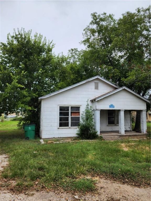 view of front of house featuring a front yard and a porch