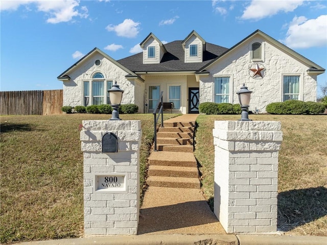 view of front facade with a front lawn