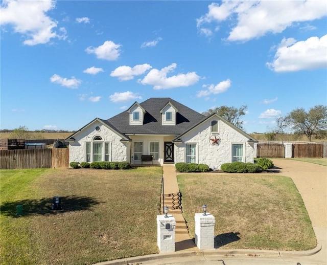 view of front of home featuring a front lawn