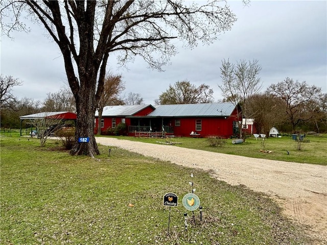 view of front of house with driveway and a front lawn