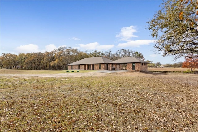 view of front of home with a front lawn