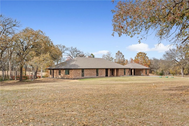 exterior space featuring a front yard