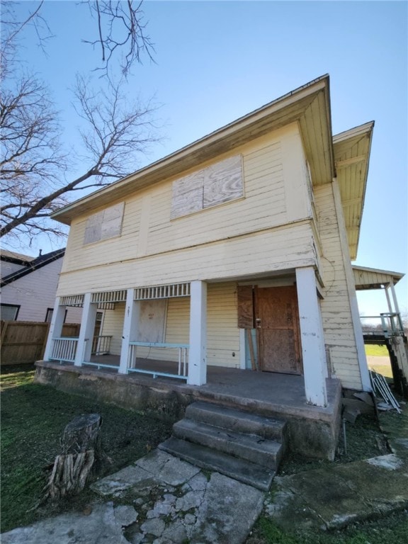 view of front of home featuring a porch